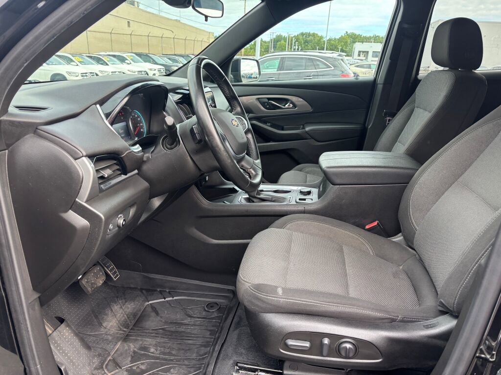 Used 2023 Chevrolet Traverse LT image 11