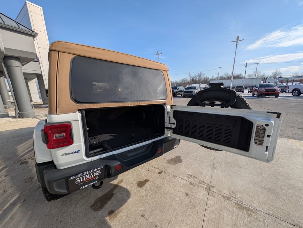 Used 2021 Jeep Wrangler Unlimited Sahara w/ Cold Weather Group image 11