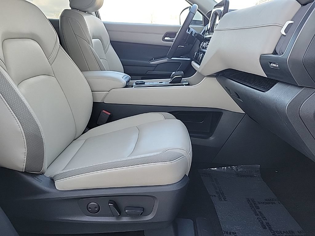 Used 2023 Nissan Pathfinder SL AWD/4WD image 23