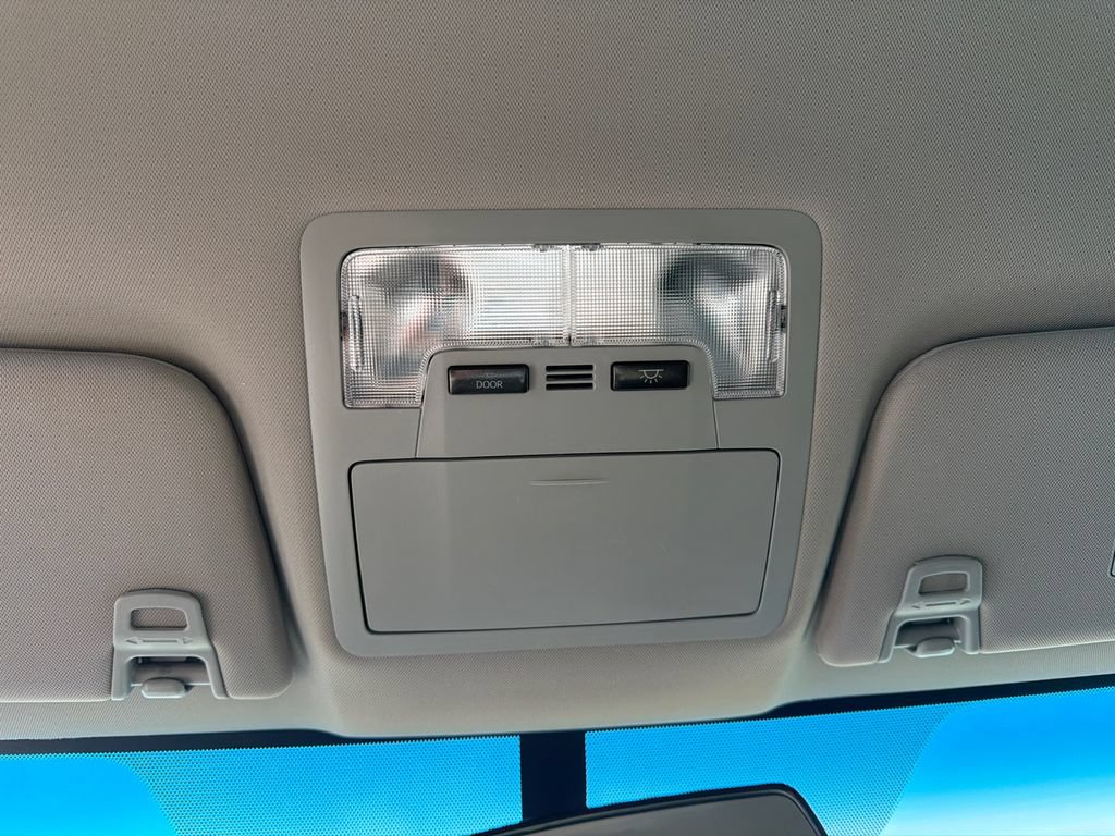 Used 2013 Toyota Avalon XLE FWD image 27