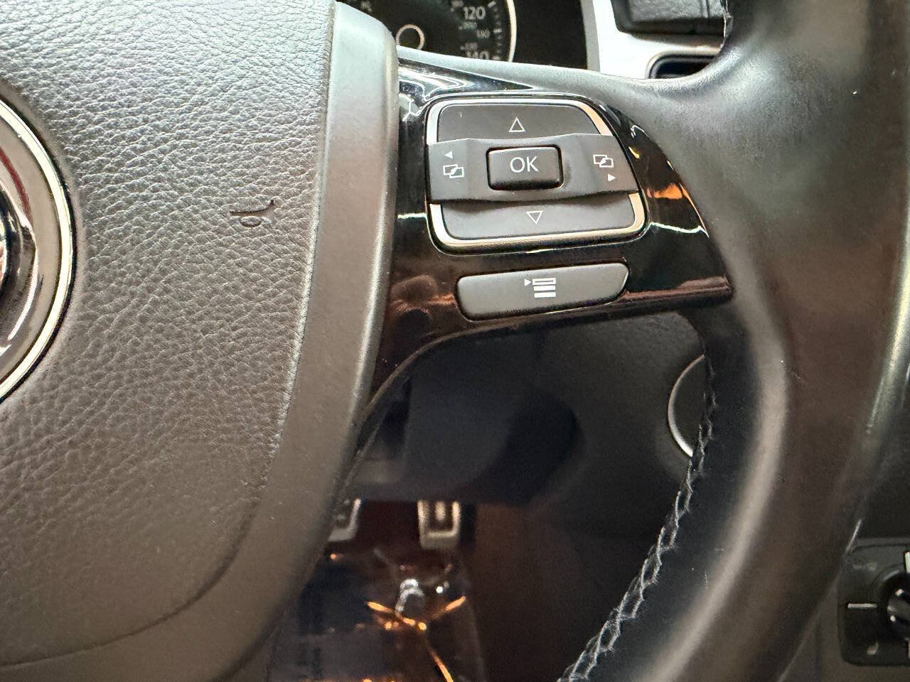 Used 2012 Volkswagen Touareg VR6 AWD/4WD image 24