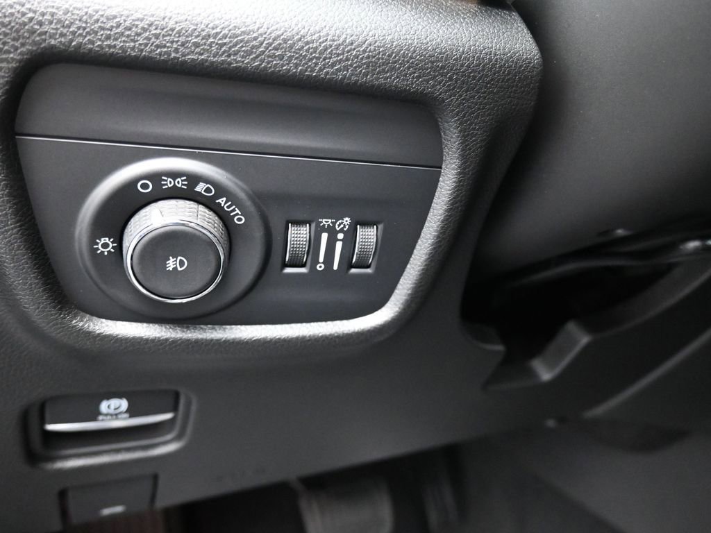 New 2025 Jeep Grand Cherokee L Limited w/ Black Appearance Package image 26