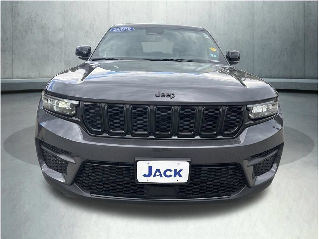 Used 2023 Jeep Grand Cherokee Altitude AWD/4WD image 11