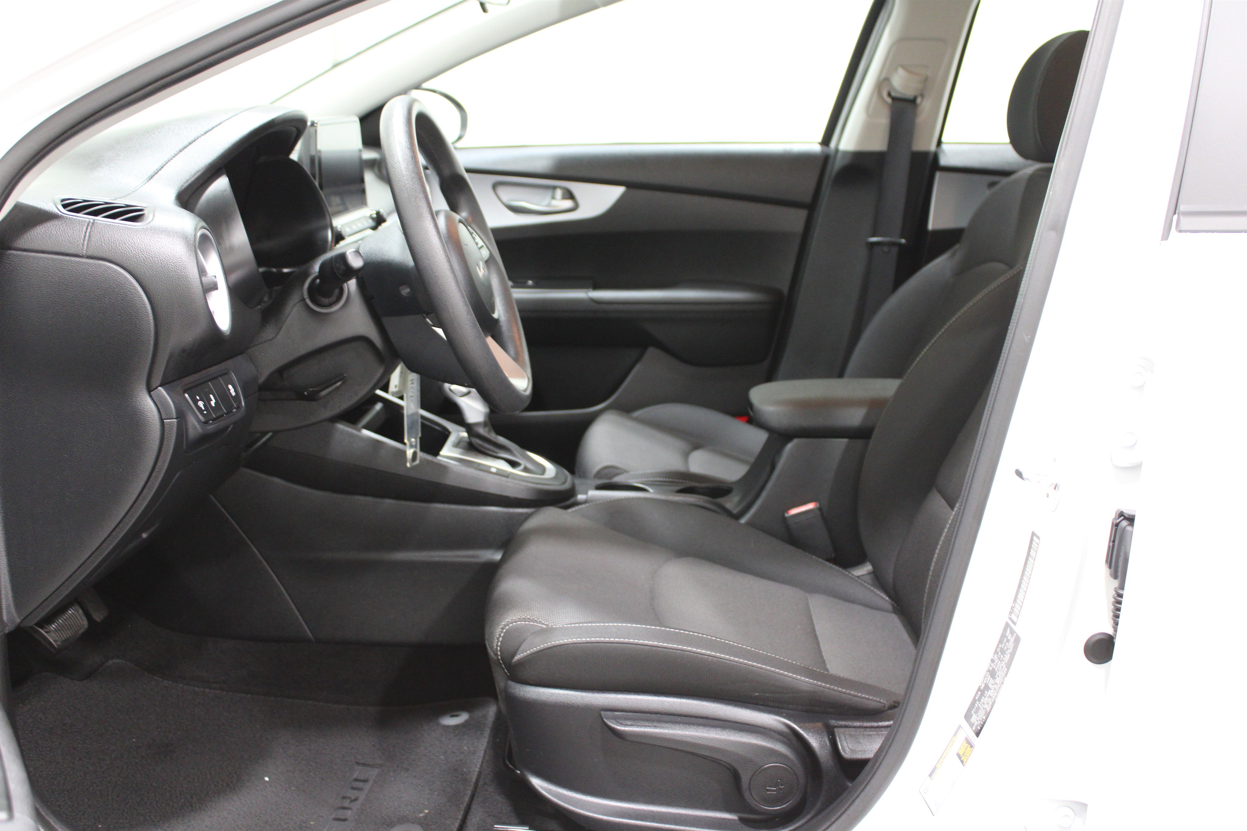 Used 2023 Kia Forte LXS w/ LXS Technology Package FWD image 3