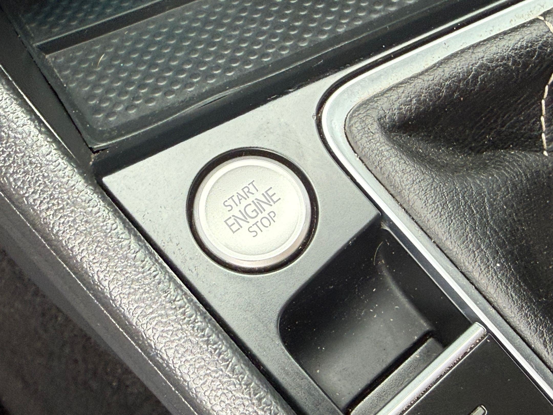 Used 2025 Volkswagen Jetta SEL FWD image 21