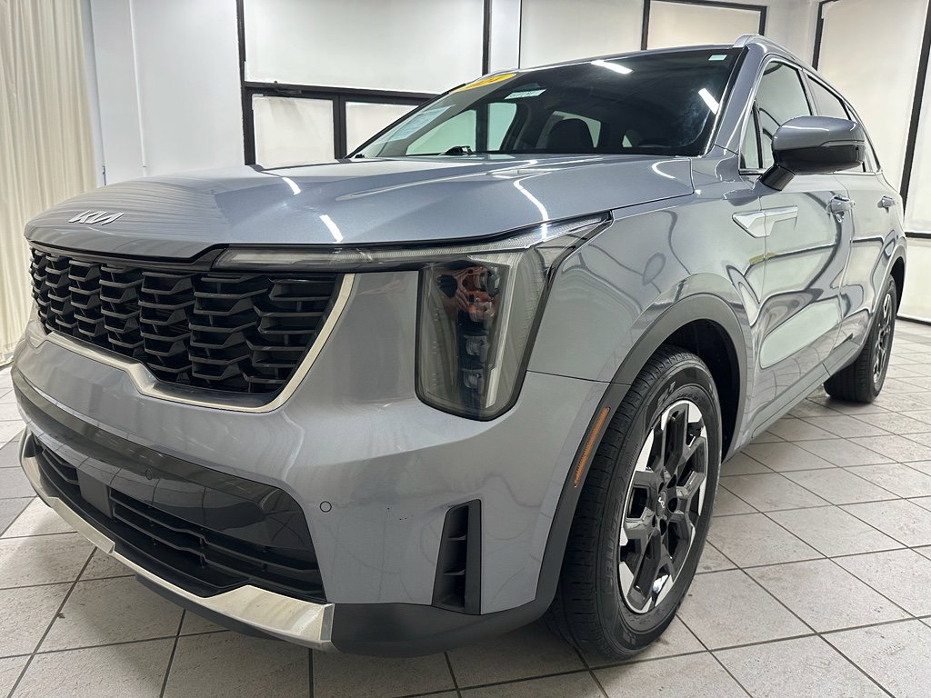 Used 2024 Kia Sorento S image 11