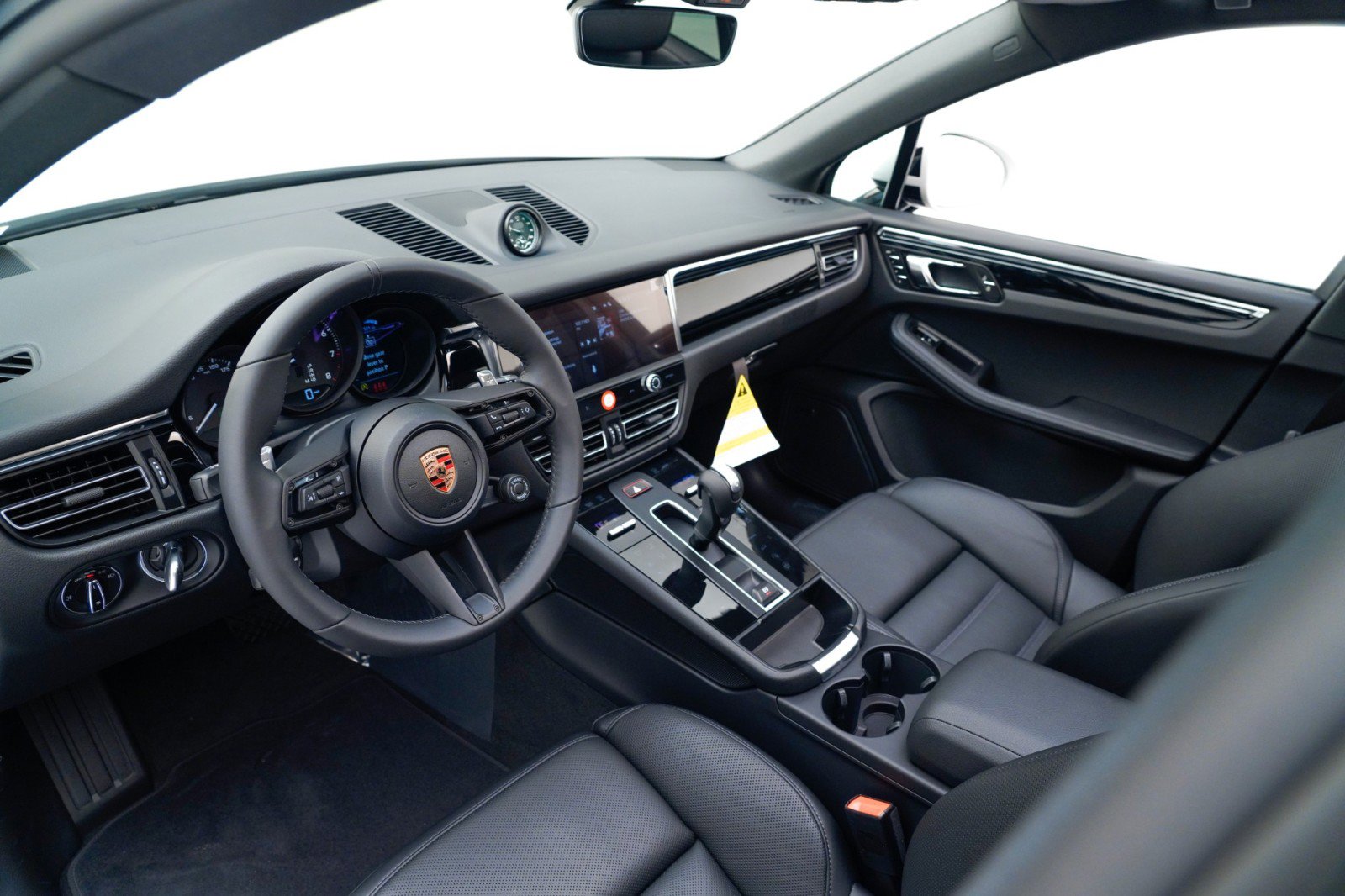 New 2026 Porsche Macan image 4