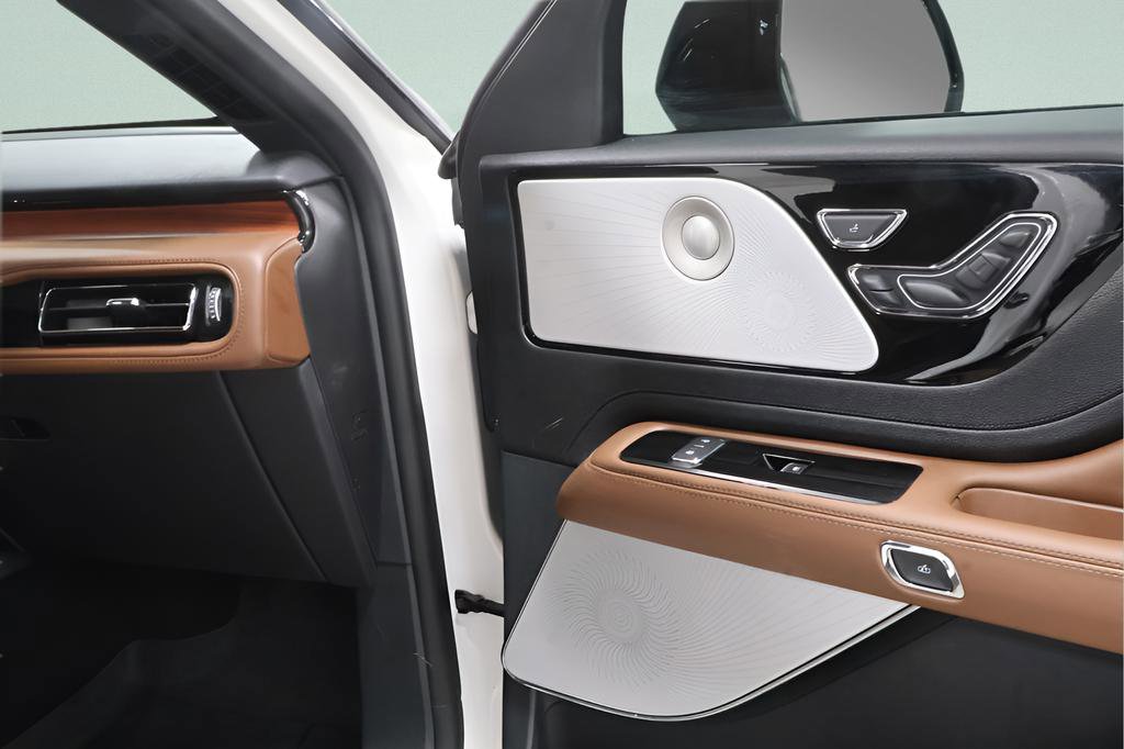 Used 2024 Lincoln Aviator Reserve w/ Equipment Group 201A image 36