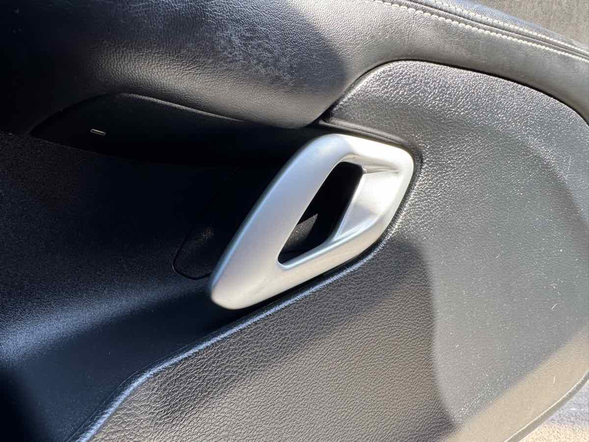 Used 2015 Dodge Challenger SRT image 39