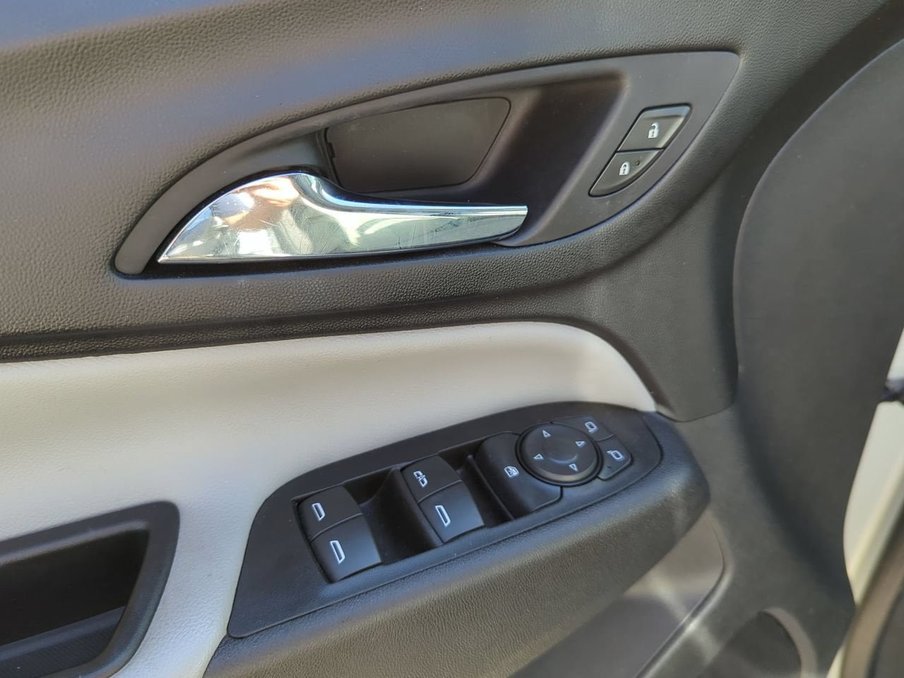 Certified 2020 Chevrolet Equinox LS w/ LS Convenience Package FWD image 8