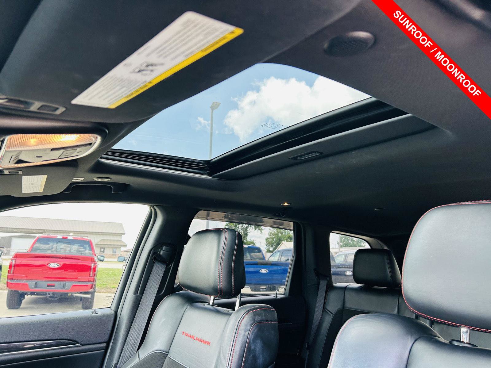 Used 2019 Jeep Grand Cherokee Trailhawk AWD/4WD image 4