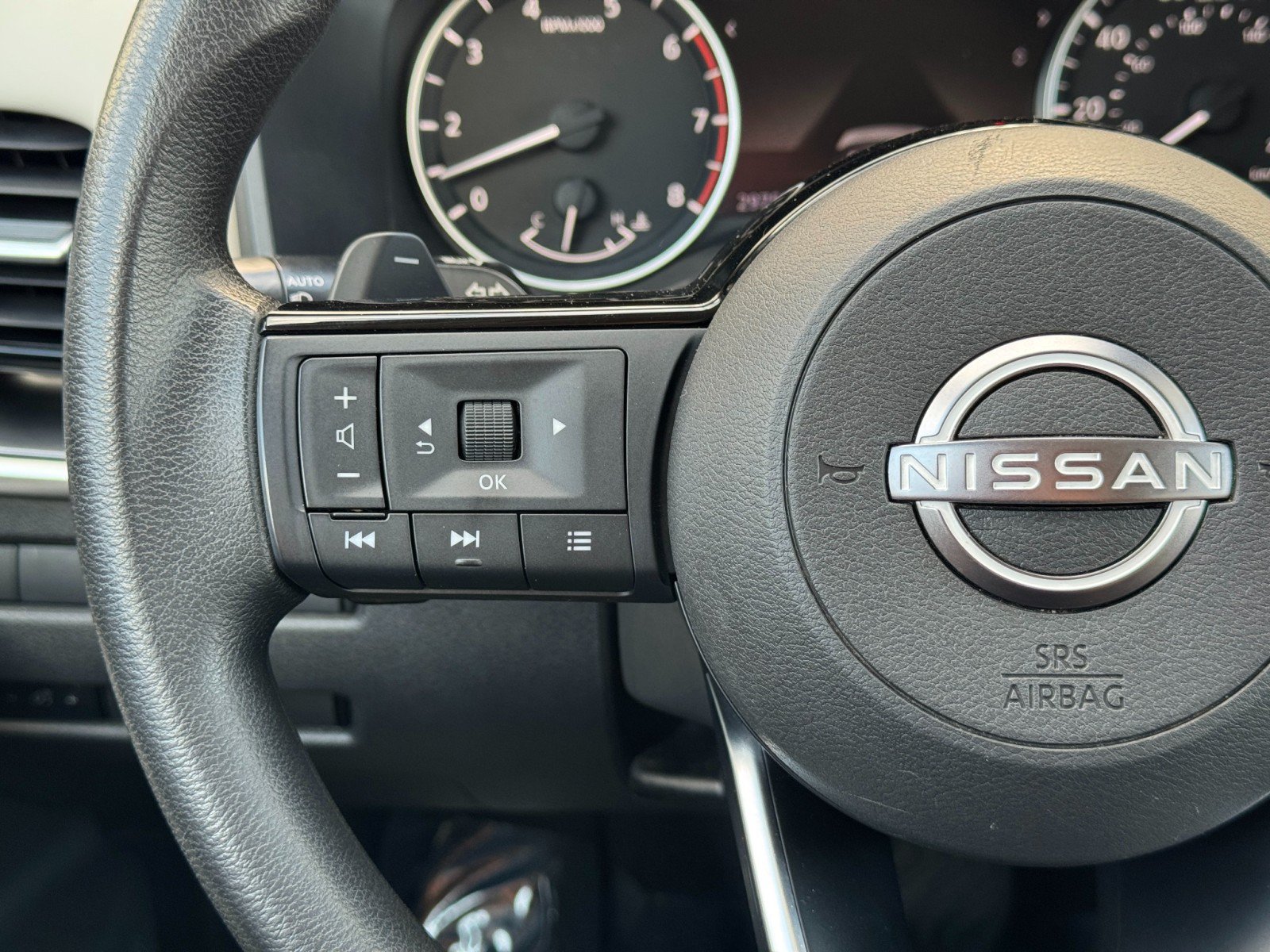 Used 2022 Nissan Rogue SV FWD image 19