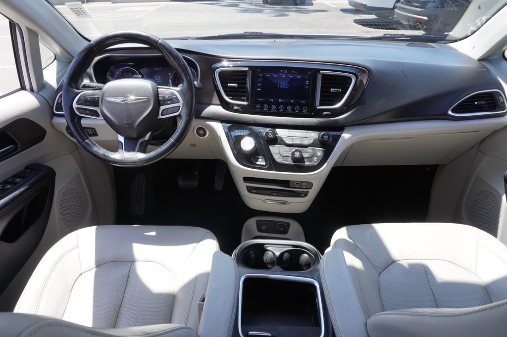 Used 2019 Chrysler Pacifica Touring-L Plus FWD image 12