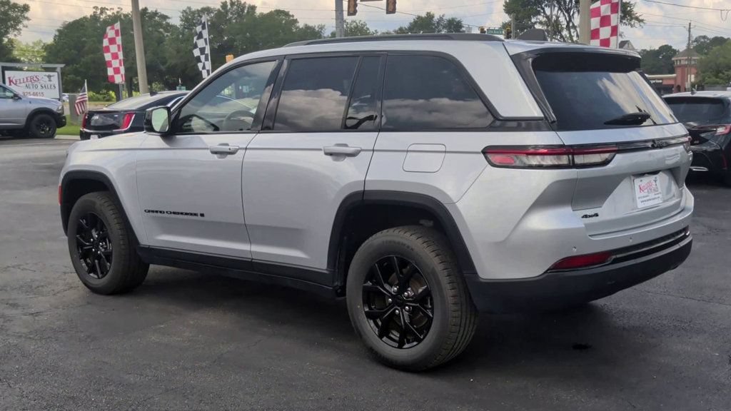 Used 2024 Jeep Grand Cherokee Altitude AWD/4WD image 6