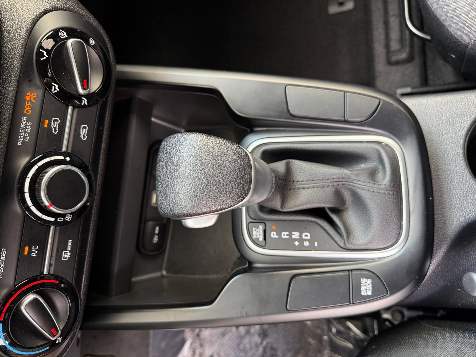 Used 2025 Kia Soul LX w/ LX Technology Package FWD image 38