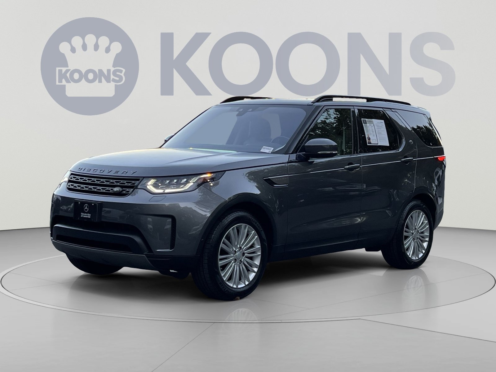 Used 2019 Land Rover Discovery SE AWD/4WD image 1