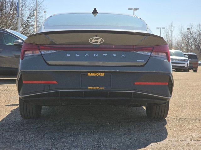 Certified 2025 Hyundai Elantra SEL image 18