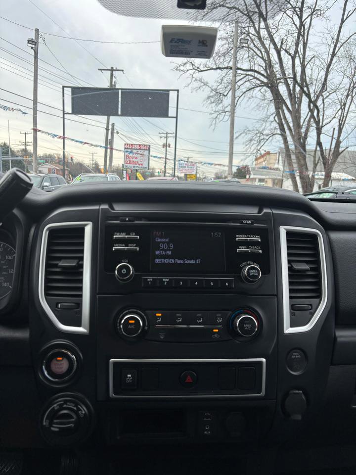 Used 2017 Nissan Titan S image 10