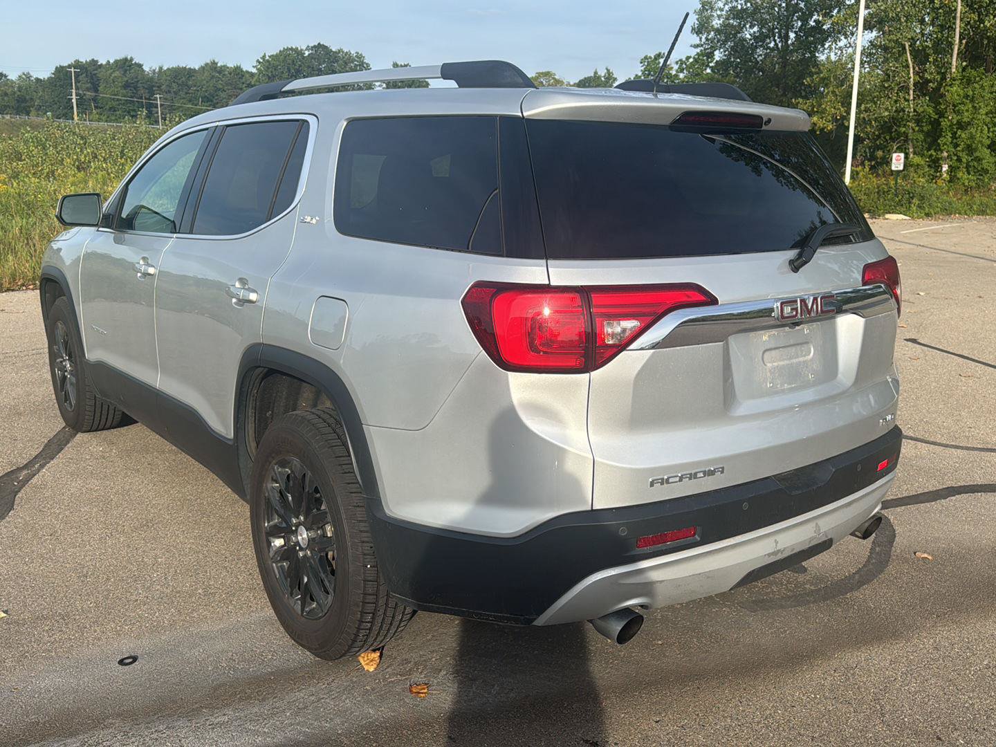 Used 2019 GMC Acadia SLT AWD/4WD image 3