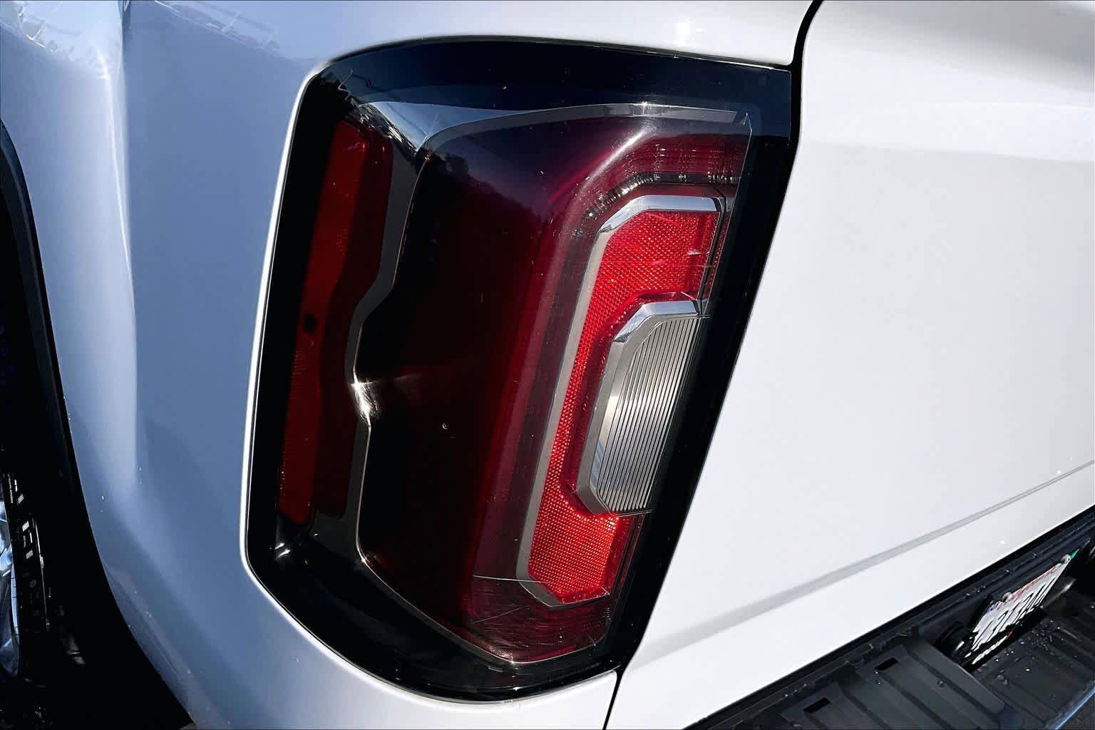 Used 2017 GMC Sierra 1500 SLT w/ SLT Preferred Package AWD/4WD image 28
