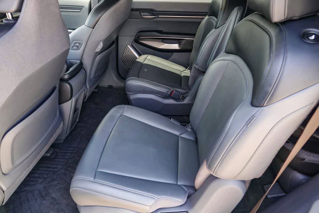 Certified 2024 Kia EV9 Light Long Range RWD image 17