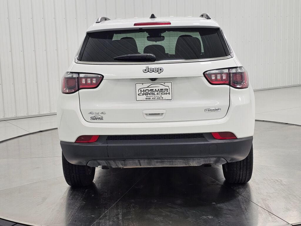 Used 2024 Jeep Compass Latitude AWD/4WD image 4