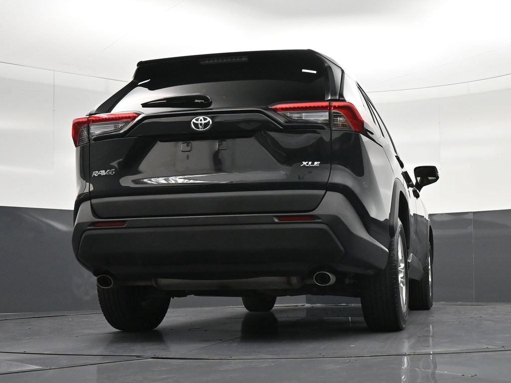 Used 2020 Toyota RAV4 XLE w/ Convenience Package FWD image 29