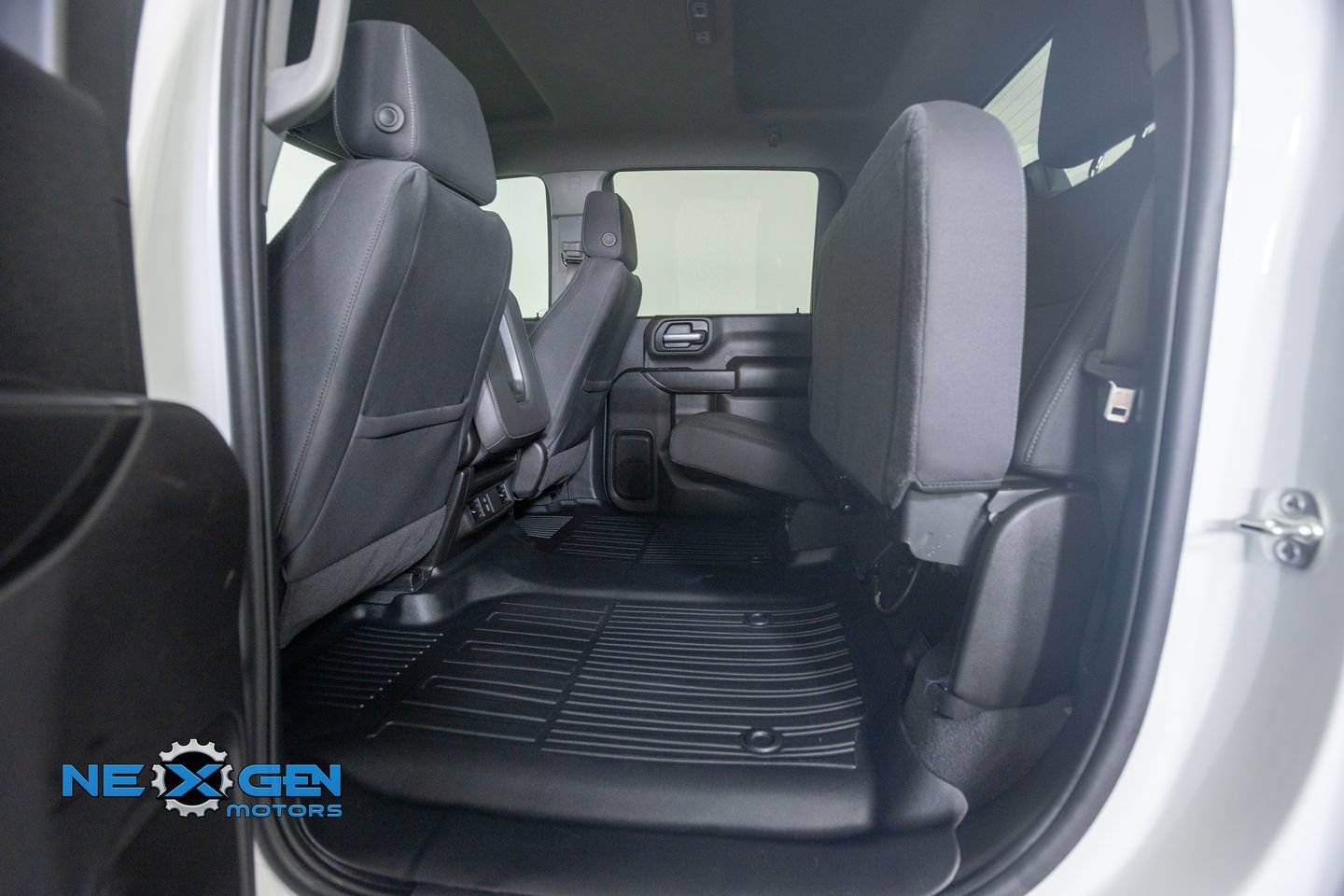 Used 2025 Chevrolet Silverado 2500 Custom w/ Custom Value Package AWD/4WD image 31