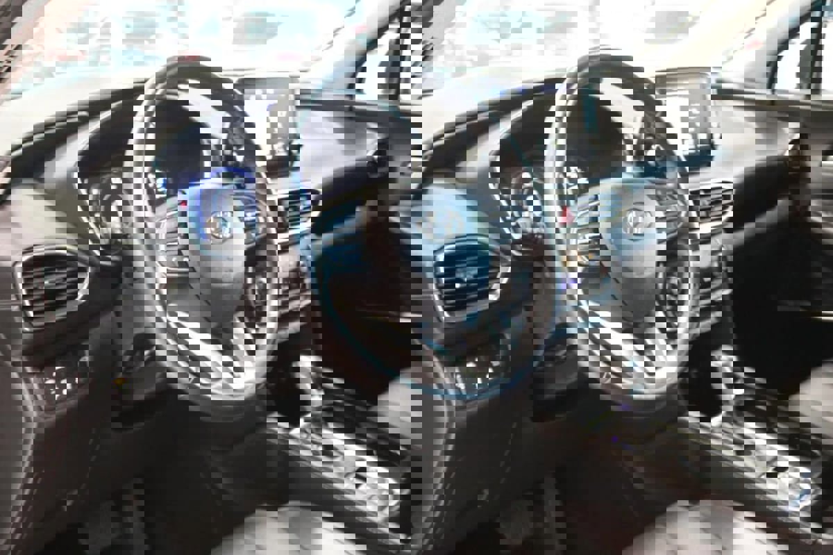 Used 2020 Hyundai Santa Fe Limited image 9