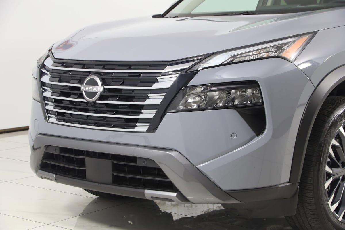 Used 2025 Nissan Rogue SL w/ Tech Package FWD image 57