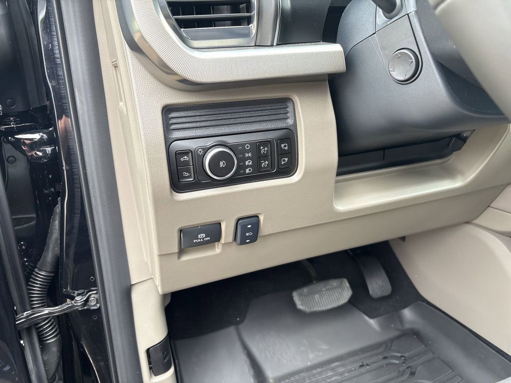 Used 2026 Ford F450 Platinum AWD/4WD image 18