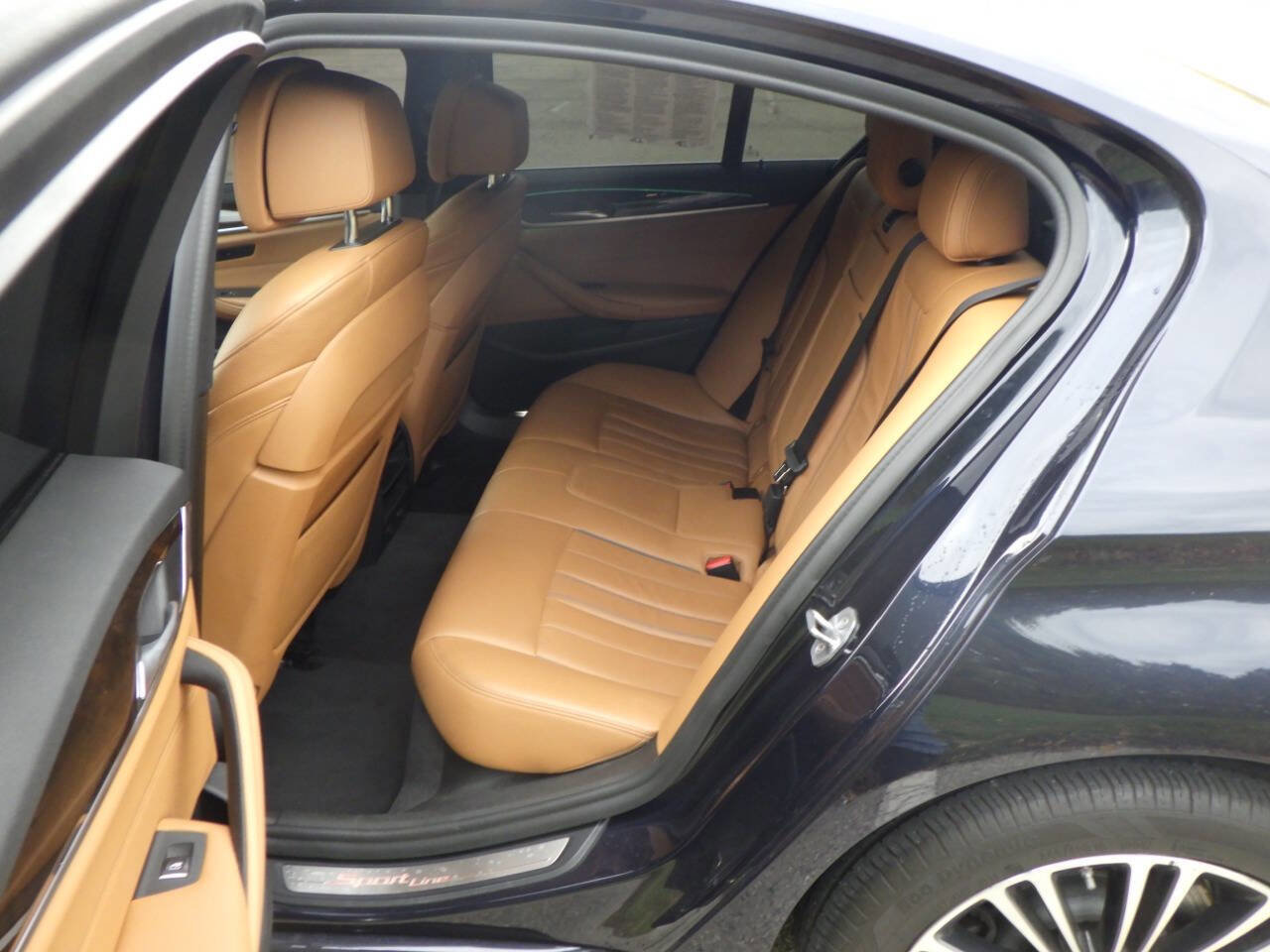 Used 2019 BMW 530i xDrive AWD/4WD image 11