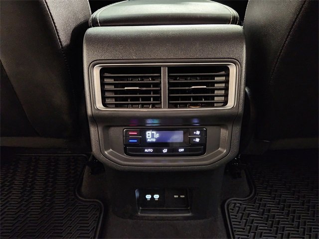 Used 2024 Volkswagen Atlas SE w/ Black Wheel Package image 30