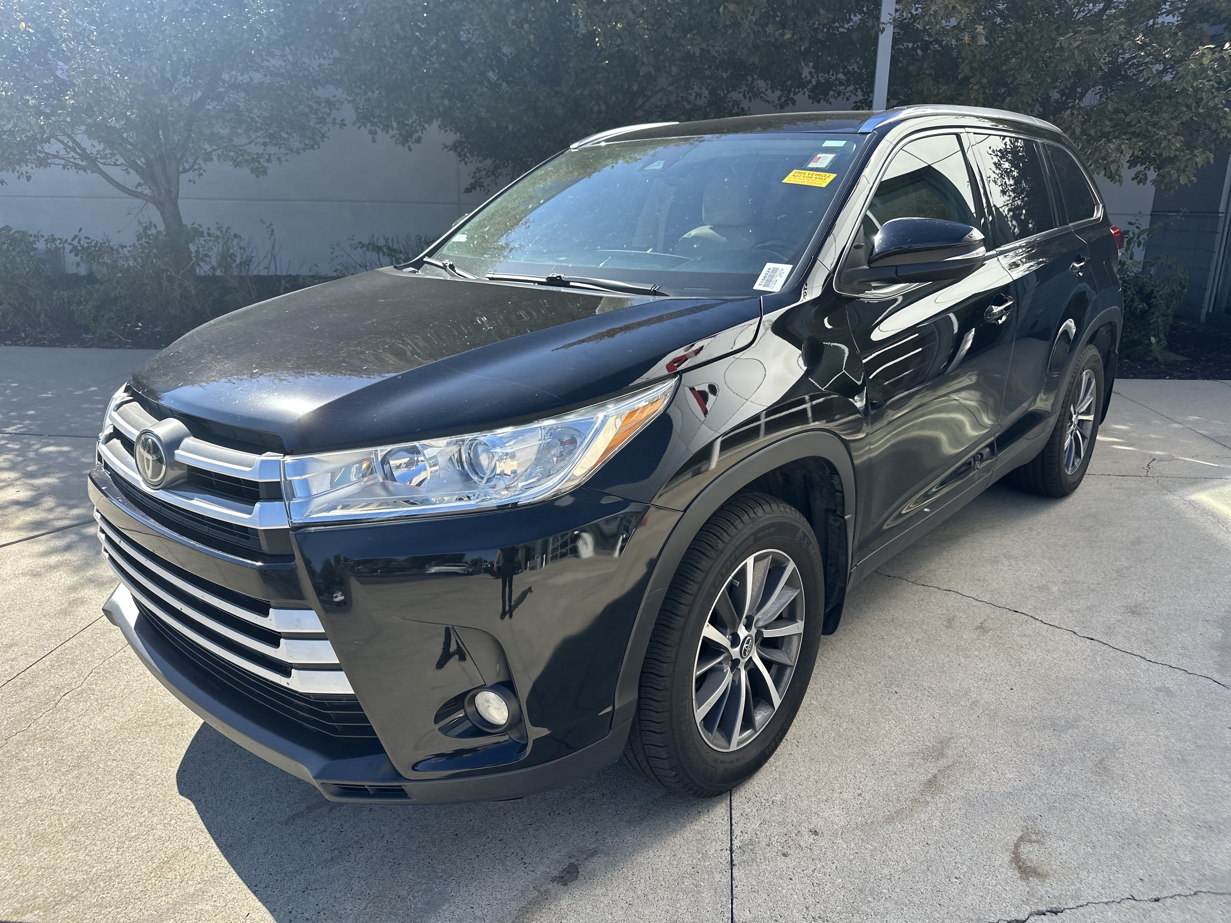 Used 2019 Toyota Highlander XLE AWD/4WD image 3