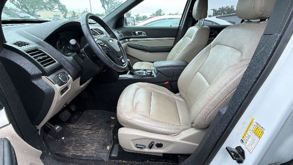 Used 2018 Ford Explorer XLT w/ Equipment Group 202A AWD/4WD image 9