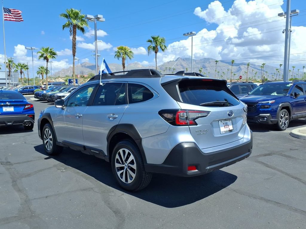 Used 2023 Subaru Outback Premium AWD/4WD image 12