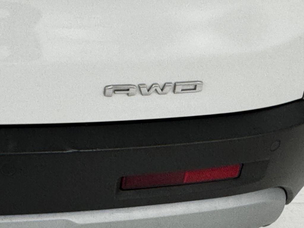 Used 2023 GMC Acadia SLT image 38