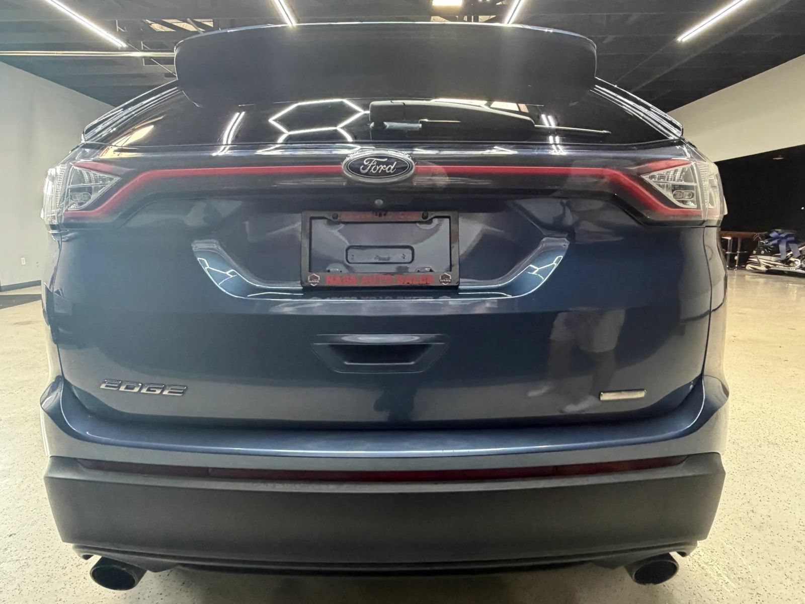 Used 2018 Ford Edge SE FWD image 13