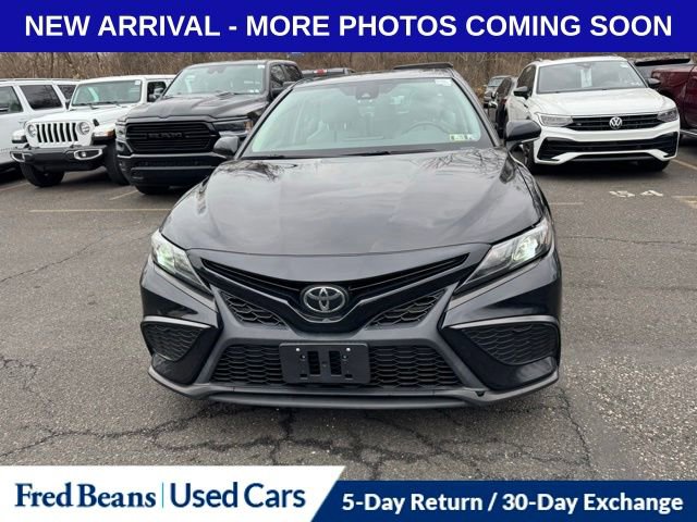 Used 2021 Toyota Camry SE w/ Cold Weather Package image 7