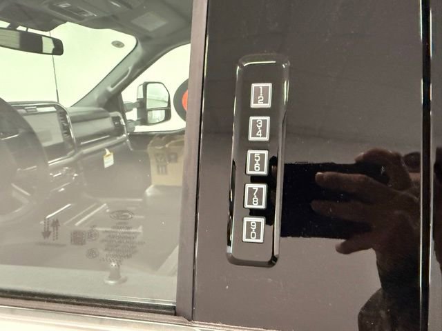 New 2026 Ford F250 4x4 Crew Cab Super Duty image 10
