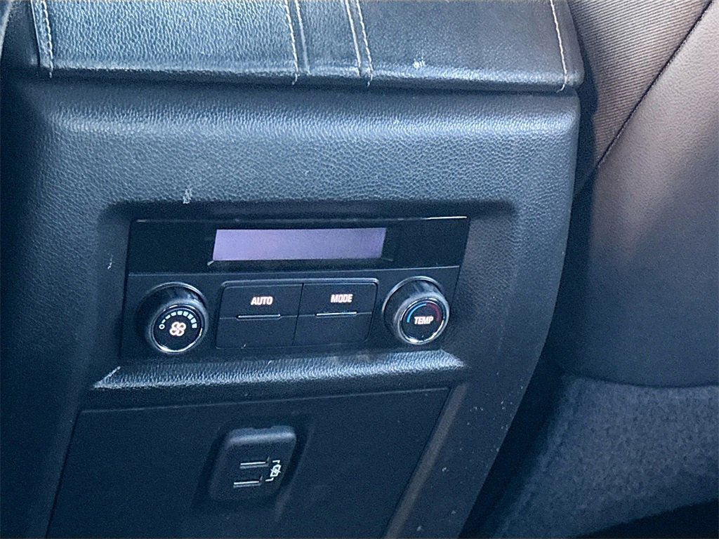 Used 2023 Chevrolet Traverse LT image 24