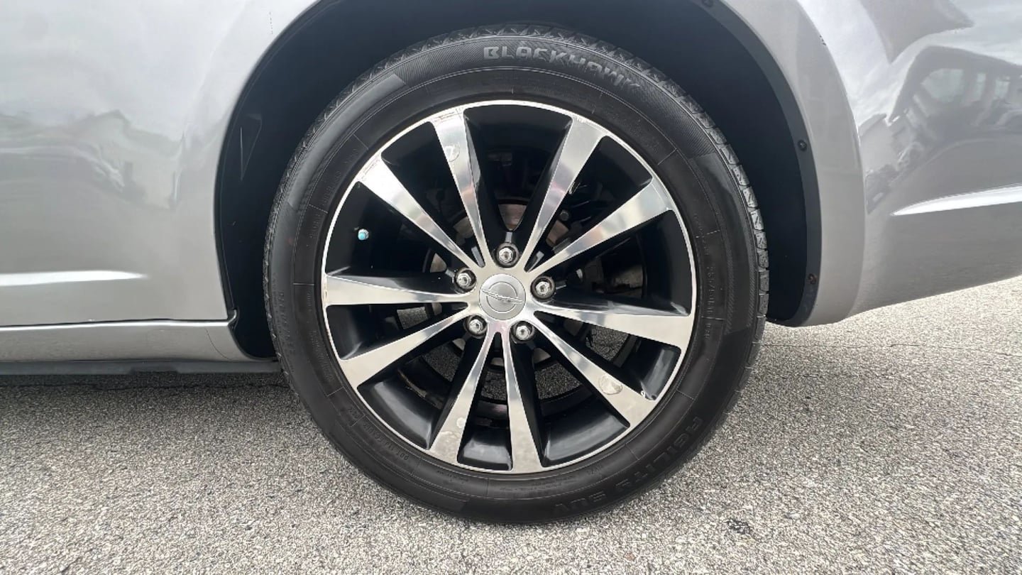 Used 2013 Chrysler 200 Touring w/ S Exterior Appearance Pkg FWD image 30