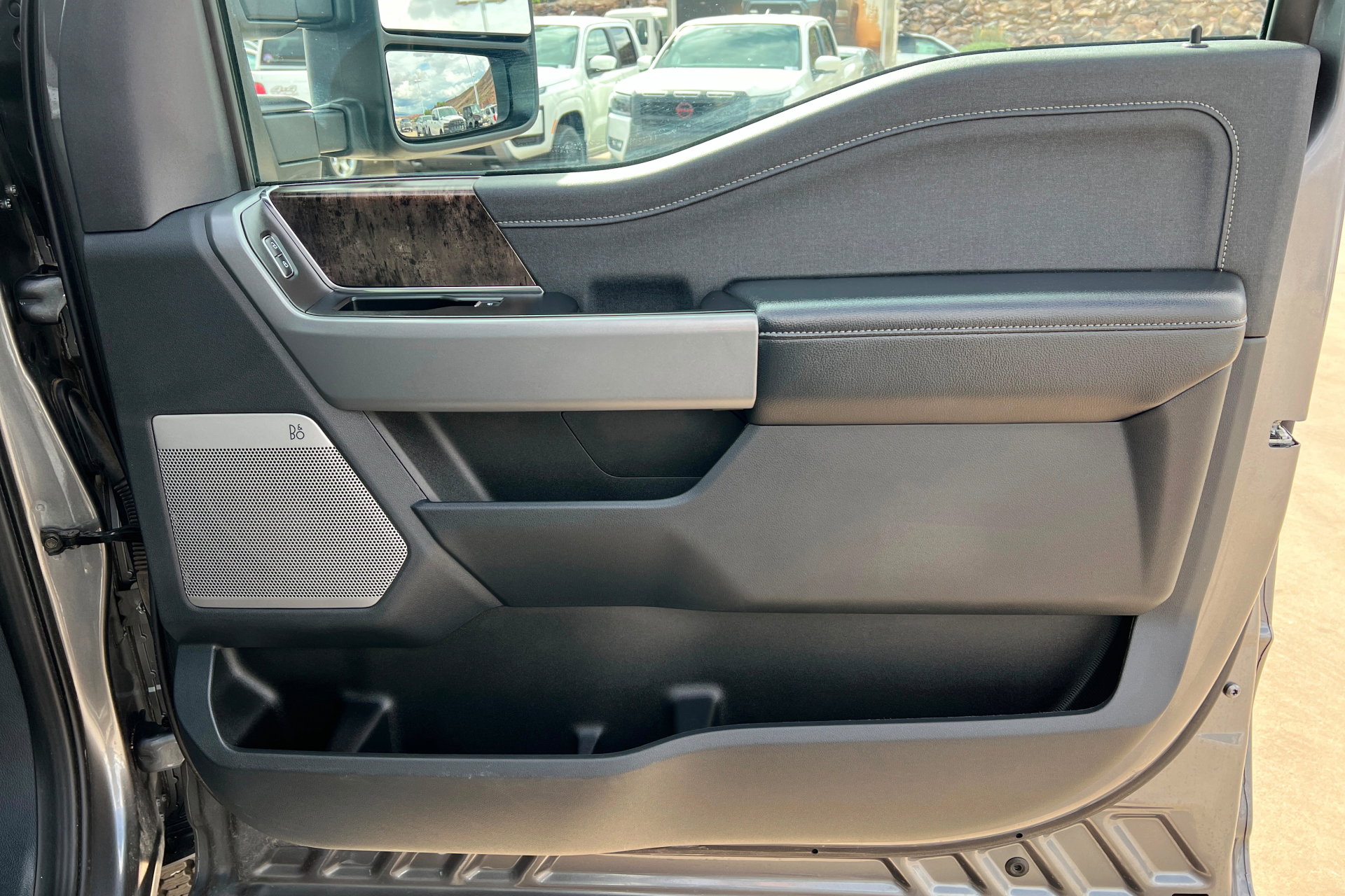 Used 2024 Ford F350 Lariat AWD/4WD image 23