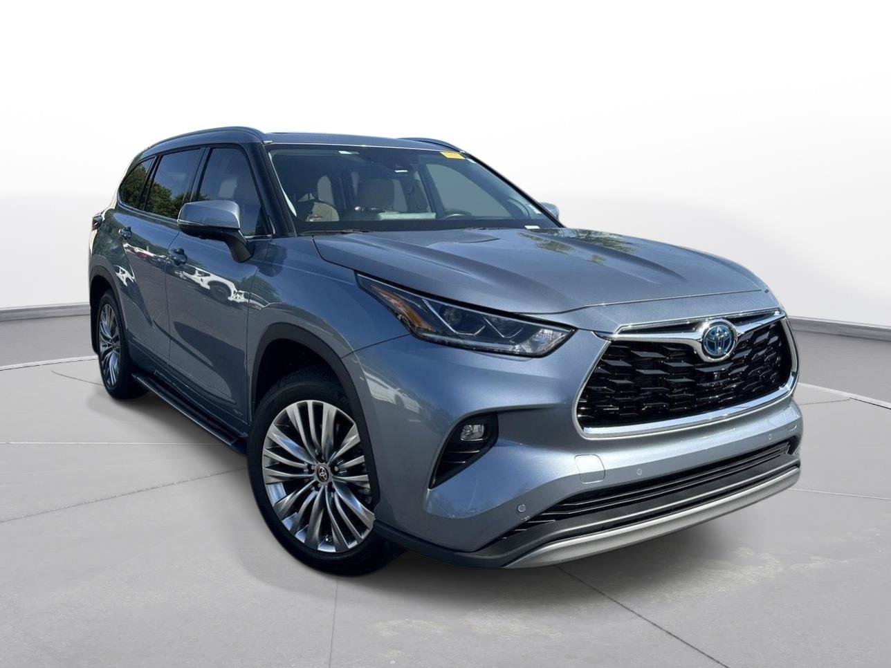Certified 2024 Toyota Highlander Platinum AWD/4WD image 4