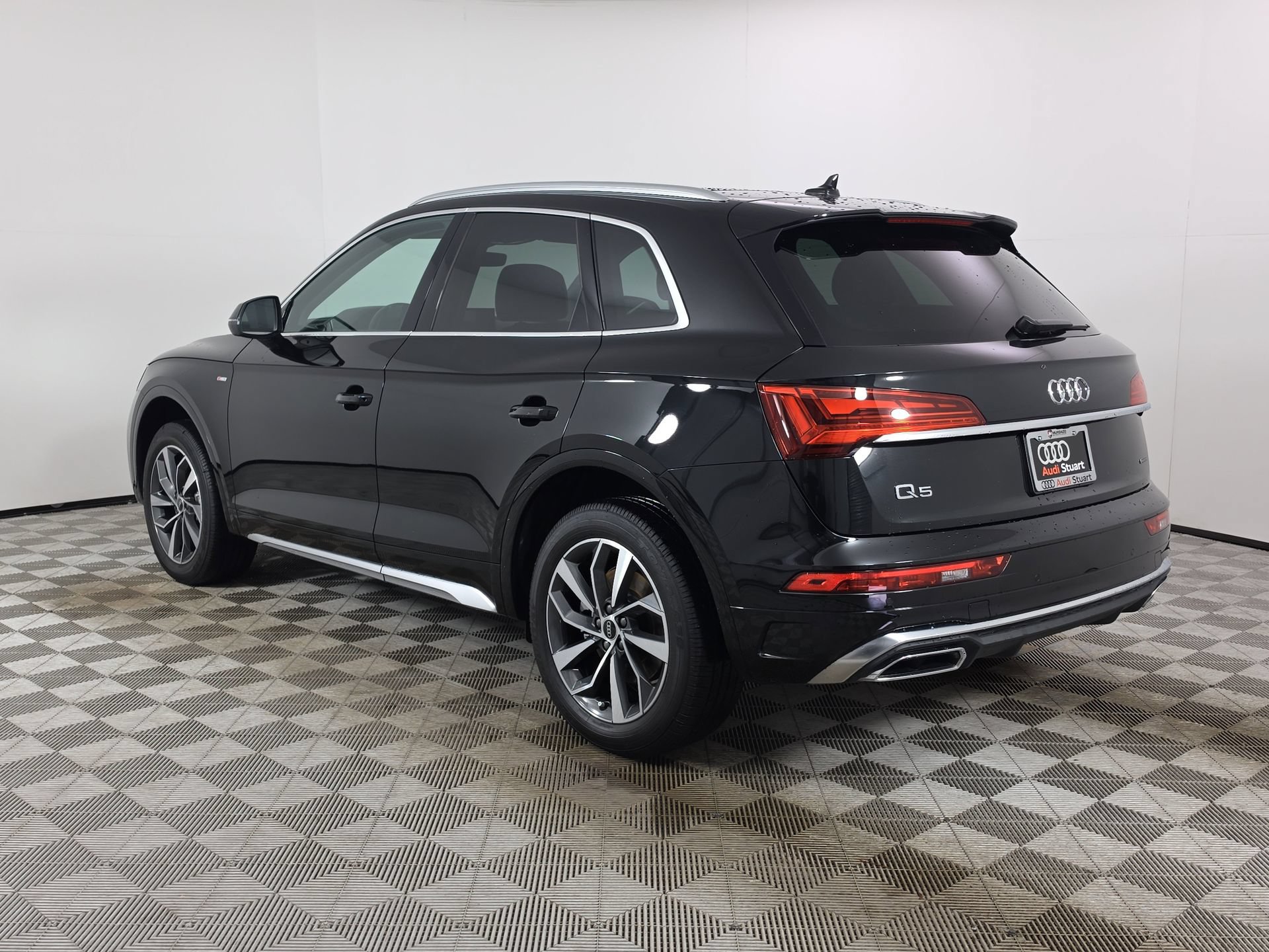 Certified 2023 Audi Q5 2.0T Premium w/ Convenience Package AWD/4WD image 5