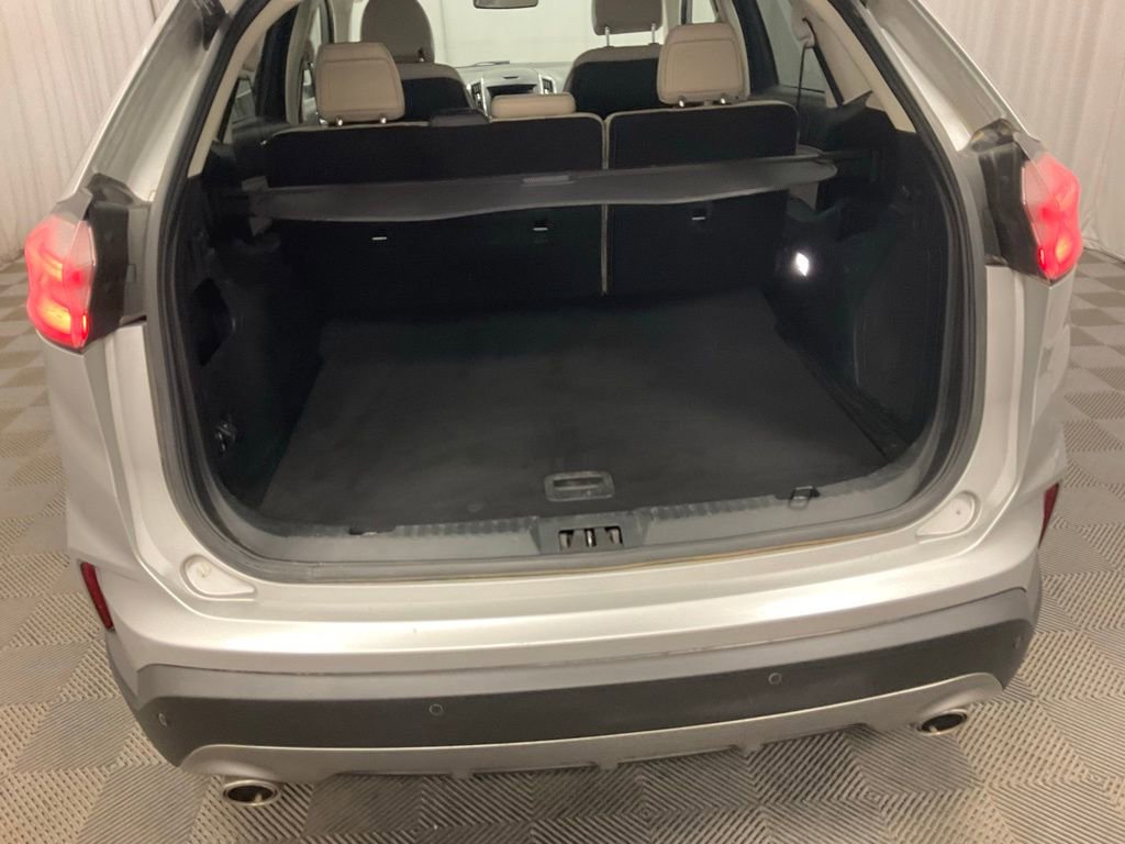 Used 2019 Ford Edge Titanium image 21