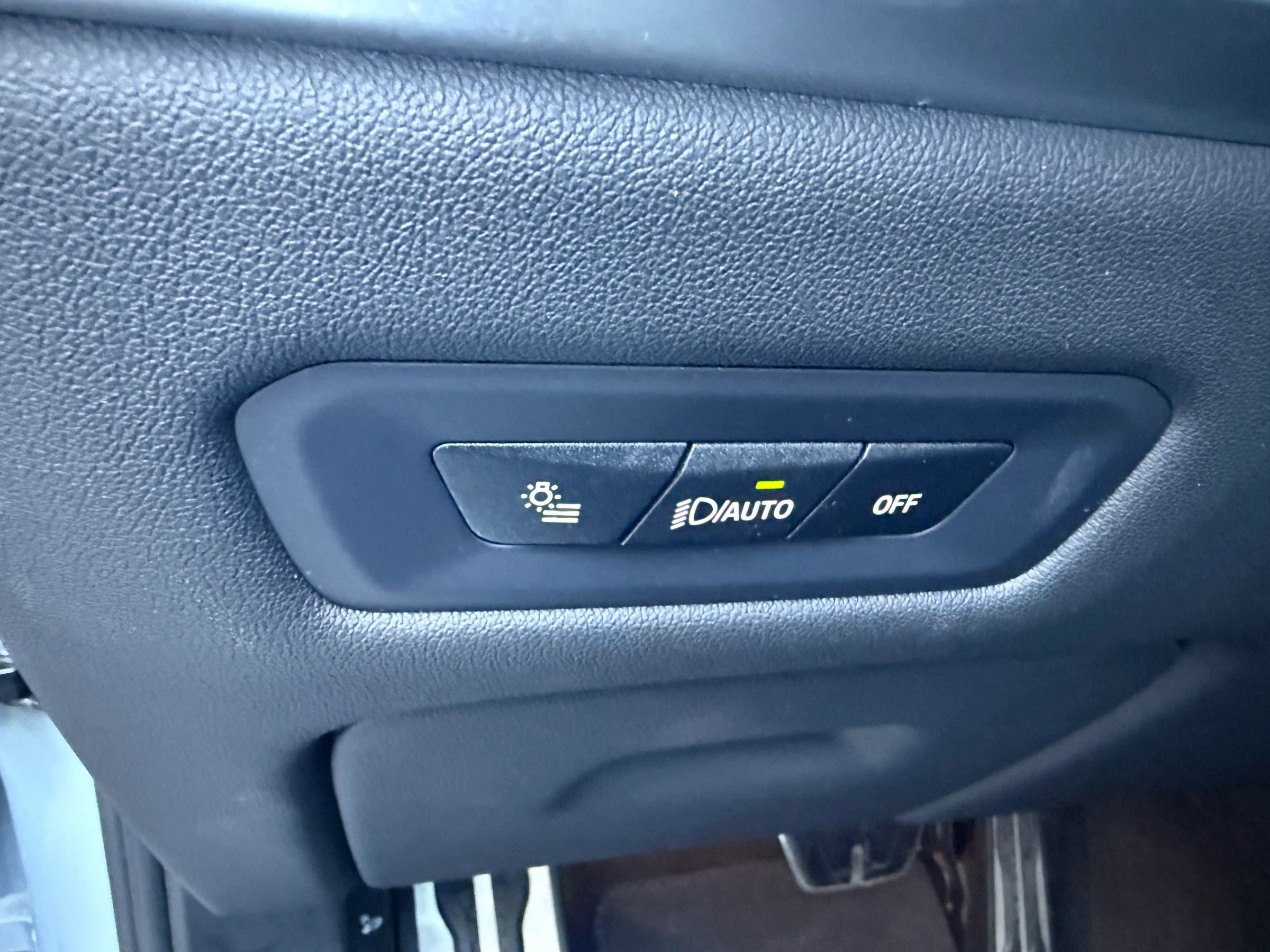 Used 2024 BMW X5 xDrive40i w/ M Sport Package image 32