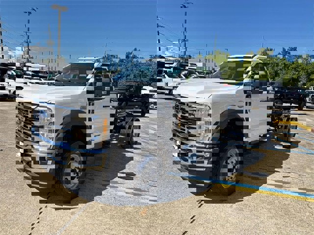 New 2025 Ford F550 2WD Regular Cab Super Duty image 3