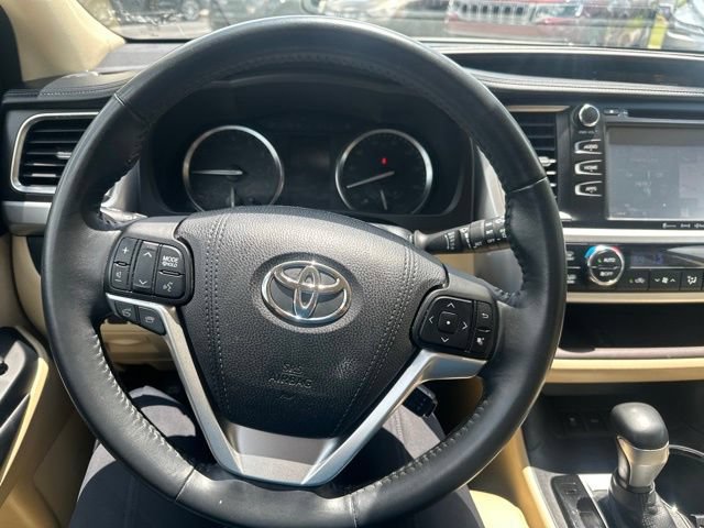 Used 2016 Toyota Highlander XLE AWD/4WD image 13