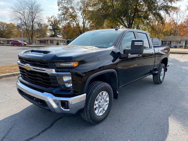 Used 2024 Chevrolet Silverado 2500 LT w/ Convenience Package image 3